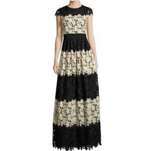 Alice + Olivia Noel Crewneck Short-Sleeve Black And White Lace Gown Size 6